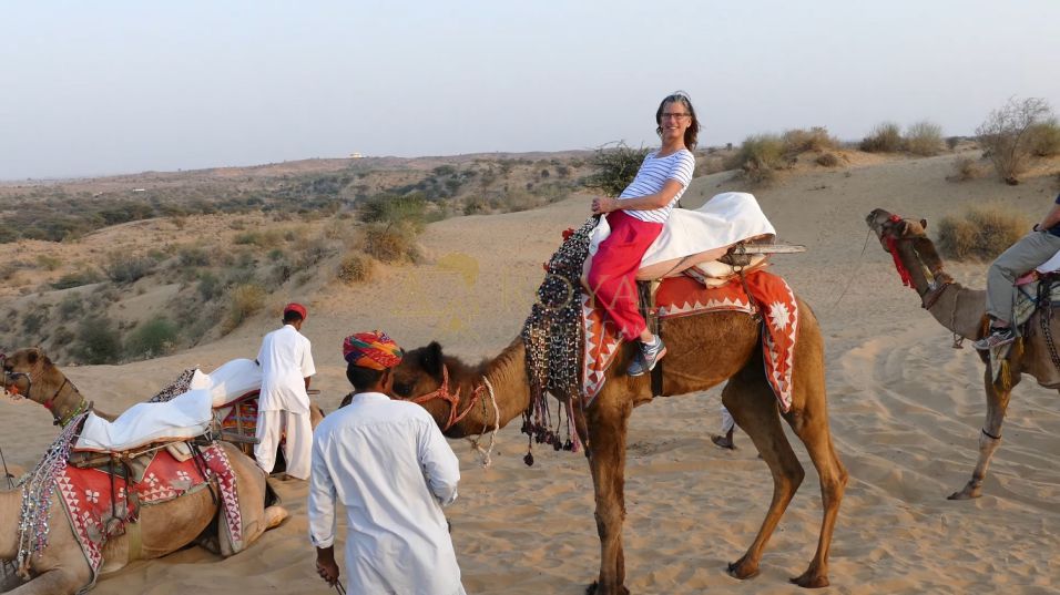 camel-ride-on-sand-dunes-desert-jaisalmer_compressed